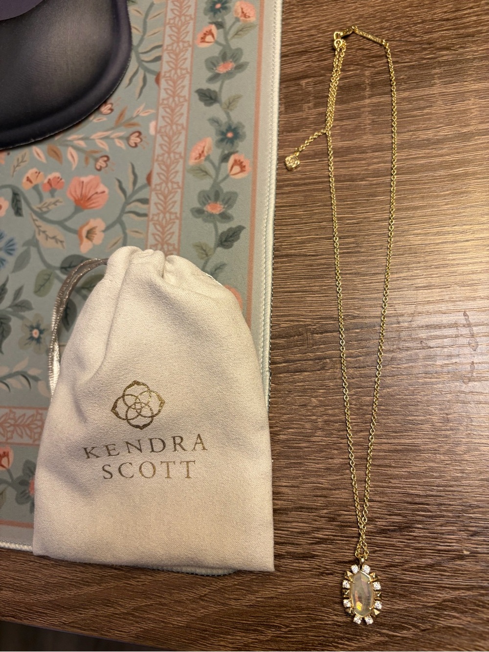 Kendra Scott Gold Oval Pendant Necklace with White Stone